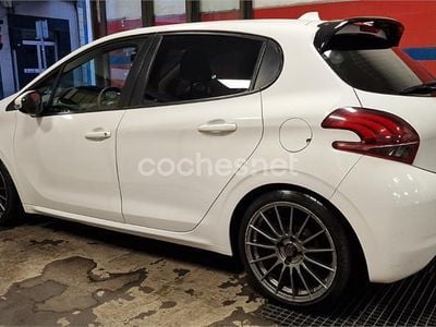 Blanco Usado 2016 Peugeot 208 Access Utilitario | 6500 € (Precio justo)