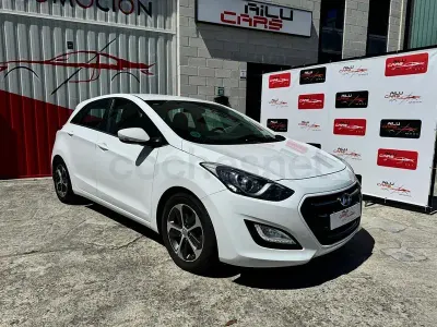 Usado Hyundai i30 110 CV (80 kW) 2017 Blanco Berlina