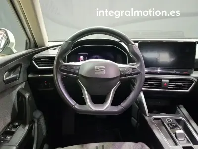 Usado Seat Leon Style 110 CV (80 kW) 2021 Blanco