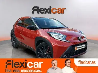 Usado Toyota Aygo 72 CV (52 kW) 2023 Rojo