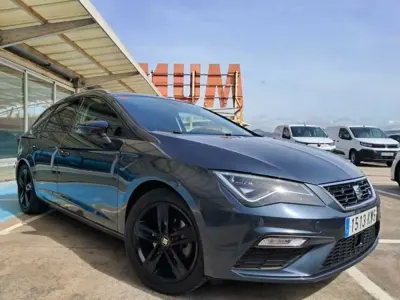 Usado Seat Leon FR 150 CV (110 kW) 2019 Gris / plata Familiar