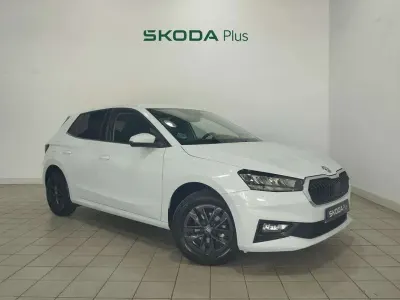 Usado Skoda Fabia Selection 95 CV (69 kW) 2025 Blanco Utilitario