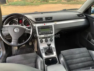 Usado VW Passat Highline 140 CV (102 kW) 2005 Gris / plata Berlina