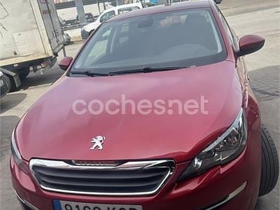 Usado Peugeot 308 Style 120 CV (88 kW) 2017 Rojo Berlina