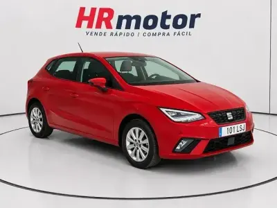 Usado Seat Ibiza Style Plus 110 CV (80 kW) 2021 Rojo Utilitario