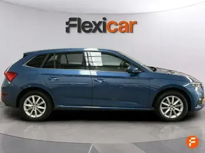 Usado Skoda Scala Ambition 110 CV (80 kW) 2021 Azul Utilitario