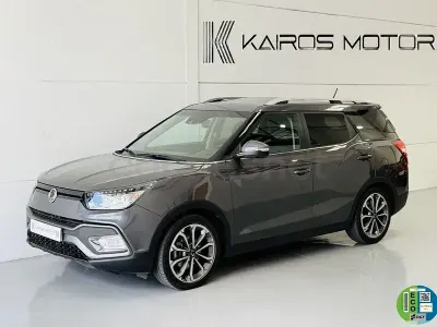 Usado SsangYong XLV Limited 128 CV (94 kW) 2019 Gris / plata SUV