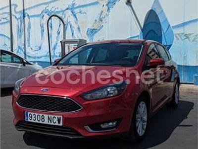 Używany Ford Focus Titanium 150 KM (110 kW) 2015 Czerwony Sedan/Limuzyna