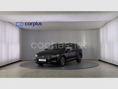 Usado VW Passat Executive 150 CV (110 kW) 2021 Negro profundo (efecto perla) Familiar