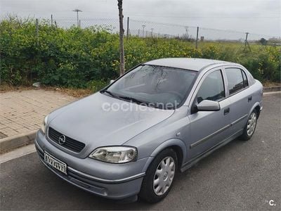 Usado Opel Astra Comfort 100 CV (73 kW) 2001 Gris / plata Berlina