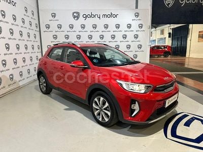 Usado Kia Stonic 100 CV (73 kW) 2024 Rojo SUV