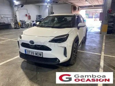 Usado Toyota Yaris Cross Active 116 CV (85 kW) 2023 Blanco SUV