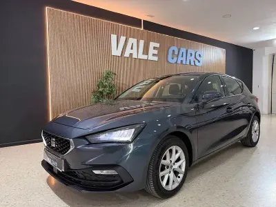 Usado Seat Leon Style 115 CV (84 kW) 2022 Gris / plata Berlina