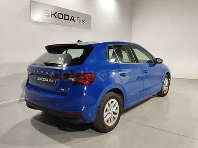 Usado Skoda Fabia 80 CV (58 kW) 2022 Azul Utilitario