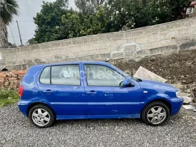 Usado VW Polo Trendline 75 CV (55 kW) 2000 Azul Berlina