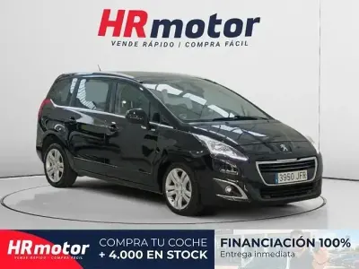 Usado Peugeot 5008 Style 120 CV (88 kW) 2015 Negro Monovolumen