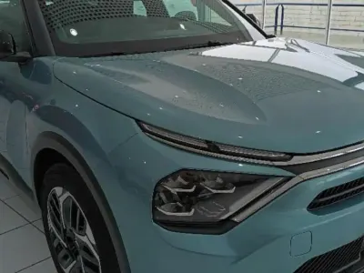 Usado Citroën C4 Feel 131 CV (96 kW) 2022 Pintura olbia blue Berlina