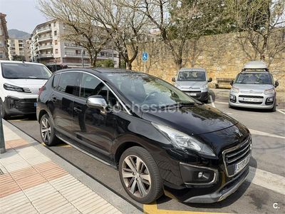 Usado Peugeot 3008 Allure 120 CV (88 kW) 2015 Negro Familiar