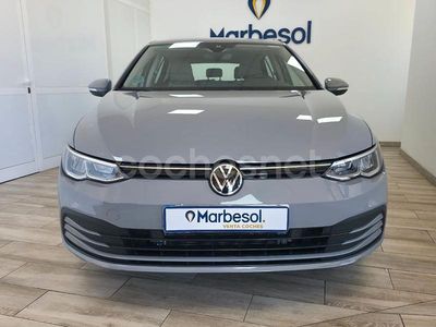 Usado VW Golf VIII Life 110 CV (80 kW) 2021 Gris / plata Berlina