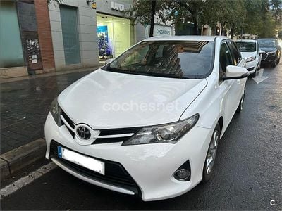 Usado Toyota Auris Business Edition 90 CV (66 kW) 2014 Blanco Berlina