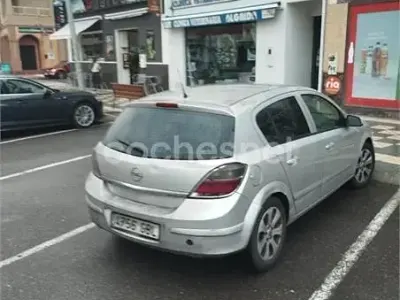 Używany Opel Astra Enjoy 100 KM (73 kW) 2008 Szary Sedan/Limuzyna