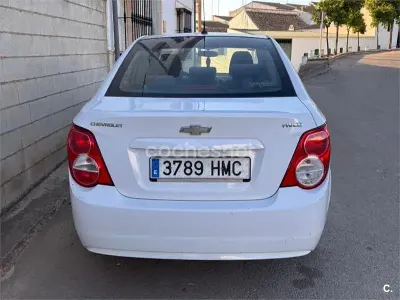 Usado Chevrolet Aveo LT 75 CV (55 kW) 2012 Blanco Berlina