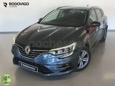 Usado Renault Mégane GrandTour Zen 140 CV (102 kW) 2020 Gris / plata Familiar