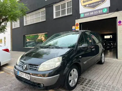 Usado Renault Grand Scénic II Dynamique 130 CV (95 kW) 2007 Negro Monovolumen