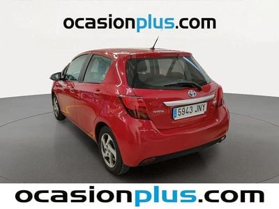Usado Toyota Yaris Hybrid Active 100 CV (73 kW) 2016 Rojo