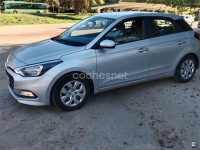 Usado Hyundai i20 84 CV (61 kW) 2016 Gris / plata Berlina