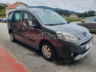 Usado Peugeot Partner Tepee Access 75 CV (55 kW) 2012 Marrón Monovolumen