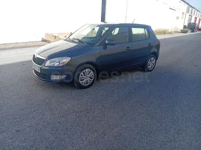 Usado Skoda Fabia Ambition 75 CV (55 kW) 2012 Azul Berlina