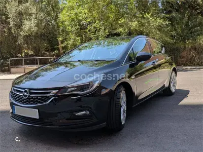 Usado Opel Astra Excellence 136 CV (100 kW) 2017 Negro Berlina
