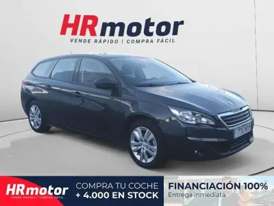 Usado Peugeot 308 Active 131 CV (96 kW) 2014 Negro Familiar