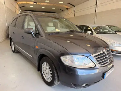 Usado SsangYong Rodius Limited 165 CV (121 kW) 2008 Azul Monovolumen