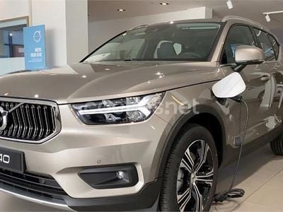 Beige Usado 2021 Volvo XC40 Inscription SUV | 28.500 € (Precio justo)