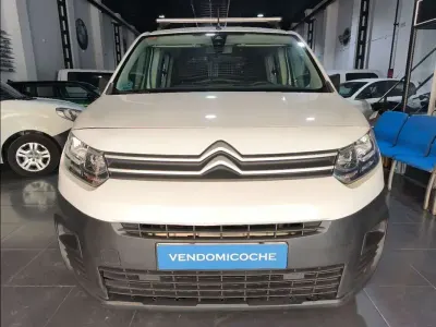 Usado Citroën Berlingo Feel 102 CV (75 kW) 2023 Blanco Monovolumen