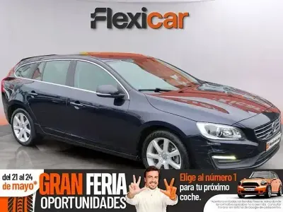 Usado Volvo V60 Momentum 150 CV (110 kW) 2017 Azul Familiar