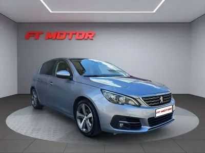Usado Peugeot 308 Allure 131 CV (96 kW) 2020 Gris Utilitario
