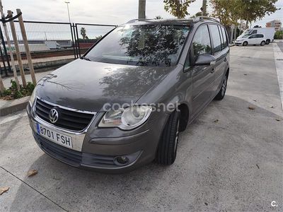 Usado VW Touran 140 CV (102 kW) 2007 Gris / plata Monovolumen