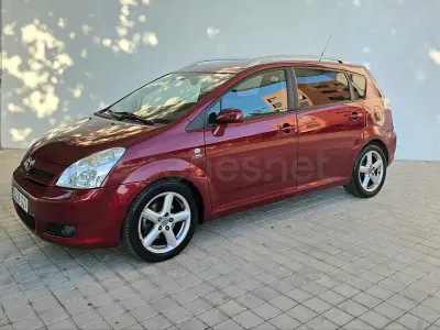 Usado Toyota Corolla Verso Sport 177 CV (130 kW) 2006 Granate Monovolumen