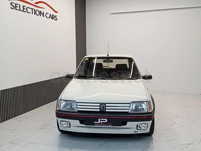 Begagnad Peugeot 205 GTi 122 HK (89 kW) 1991 Svart Sedan