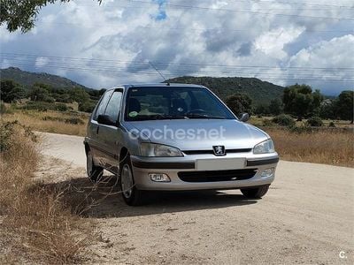 Usado Peugeot 106 60 CV (44 kW) 2000 Gris / plata Utilitario