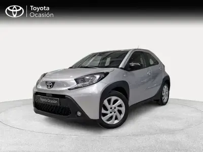 Begagnad Toyota Aygo X Play 72 HK (52 kW) 2024 Grå SUV