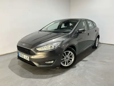 Usado Ford Focus Trend+ 120 CV (88 kW) 2015 Gris Utilitario