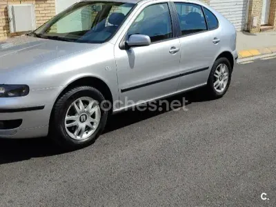 Usado Seat Leon 90 CV (66 kW) 2002 Gris / plata Utilitario