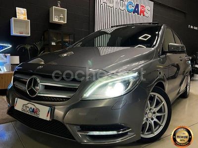 Usado Mercedes B180 109 CV (80 kW) 2013 Gris / plata Monovolumen
