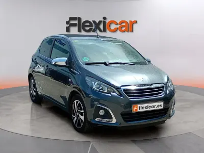 Usado Peugeot 108 Allure 72 CV (52 kW) 2020 Gris Utilitario