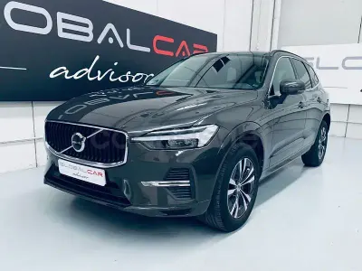 Usado Volvo XC60 Core 197 CV (144 kW) 2022 Gris / plata SUV