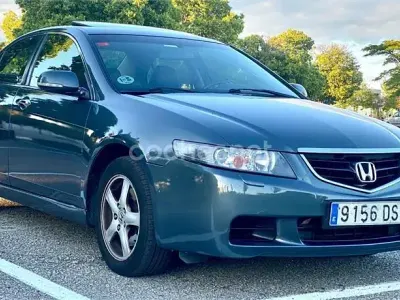 Usado Honda Accord Executive 140 CV (102 kW) 2005 Gris / plata Berlina